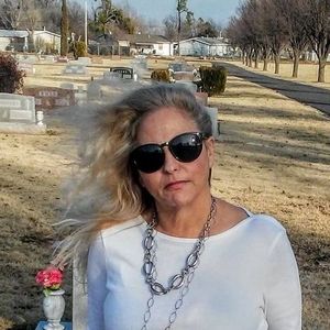 Meet your Posher, Mona